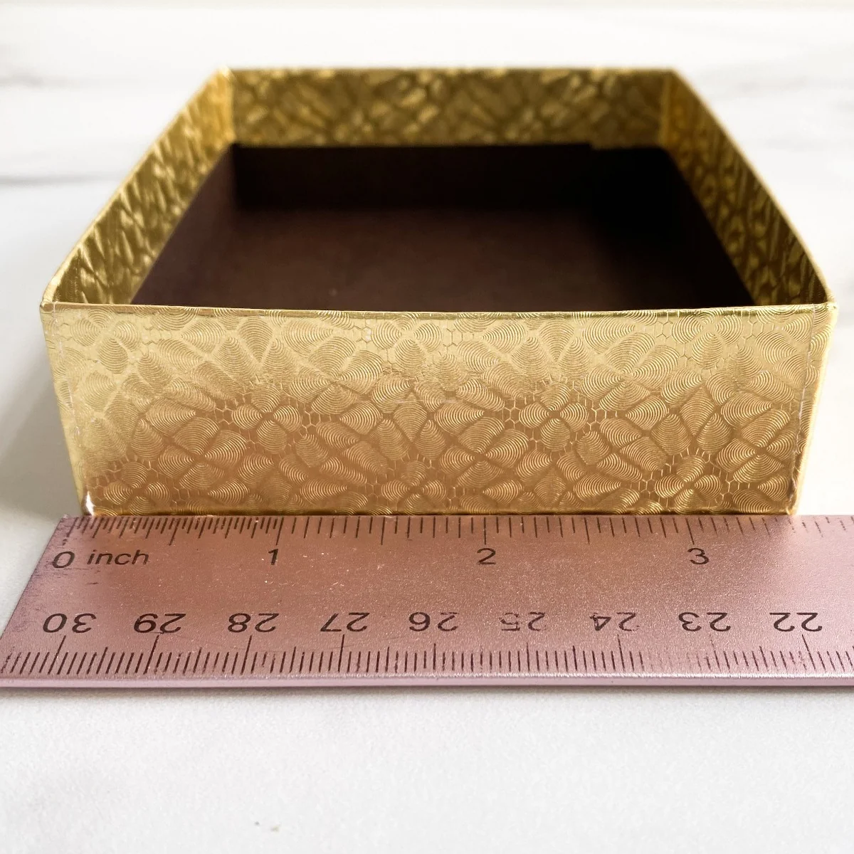 1/4 Pound Gold Candy Box with Clear Lid - Image 2