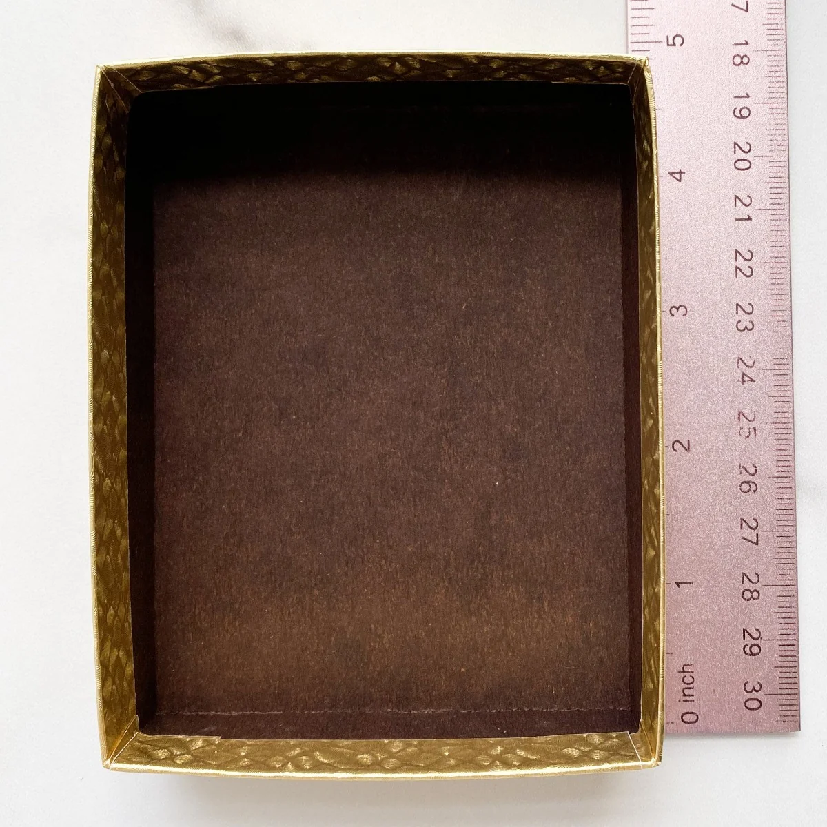 1/4 Pound Gold Candy Box with Clear Lid - Image 3
